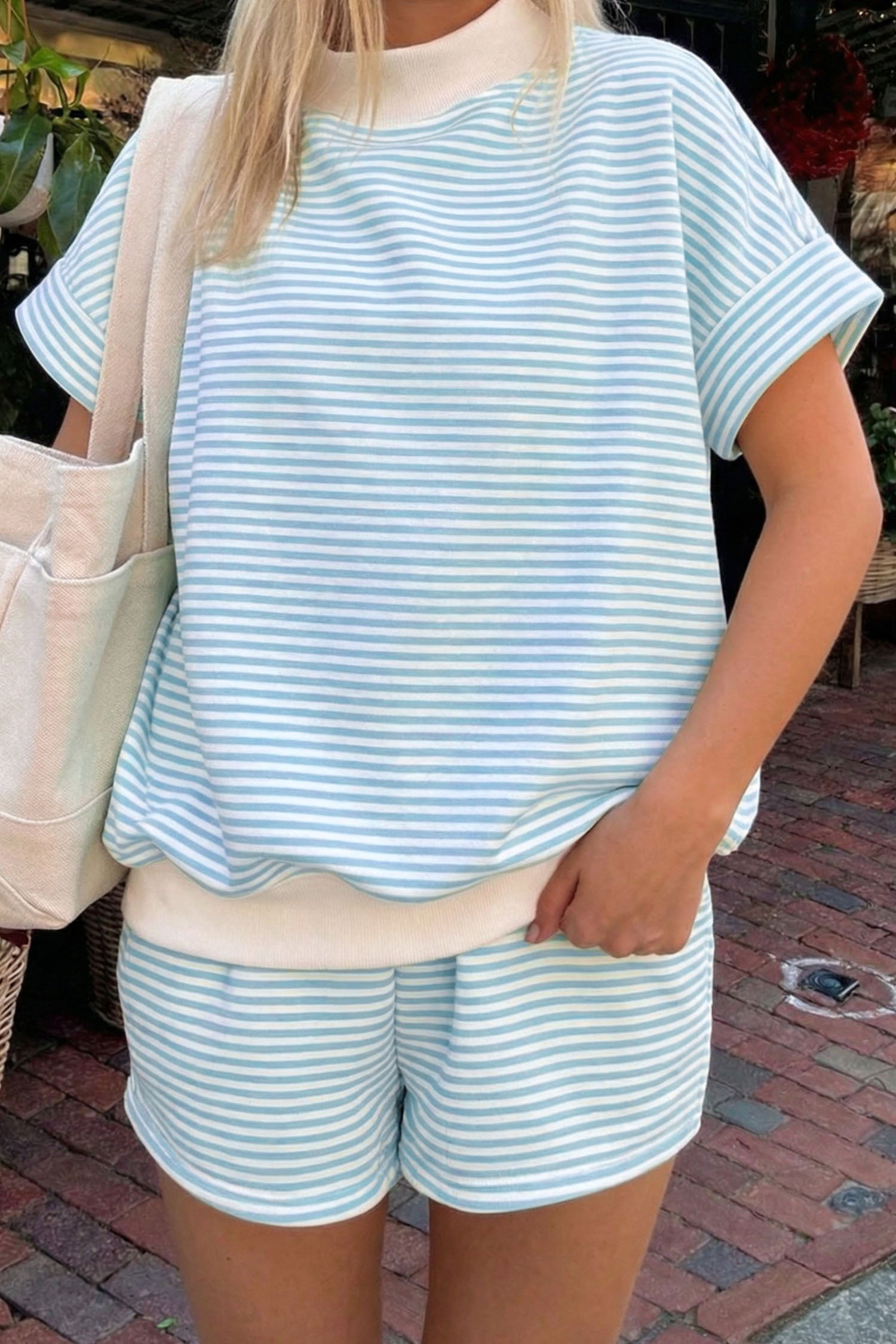 Ensemble femme rayé, col montant, casual — bleu ciel