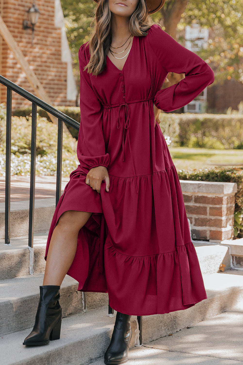 Robe longue femme à étages, boutonnée, manches longues, col V, uni, maxi — bordeaux