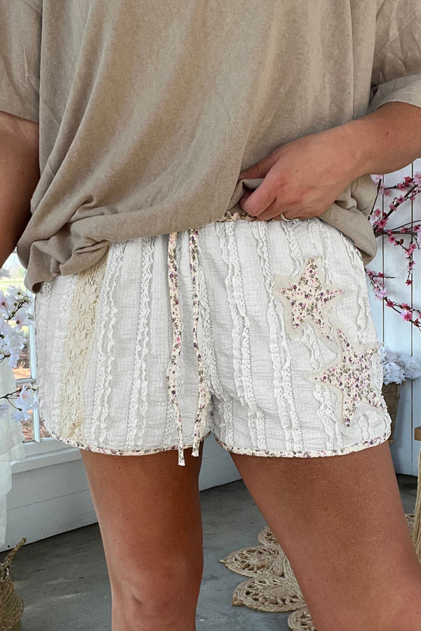 Short femme floral, à cordon, casual — blanc