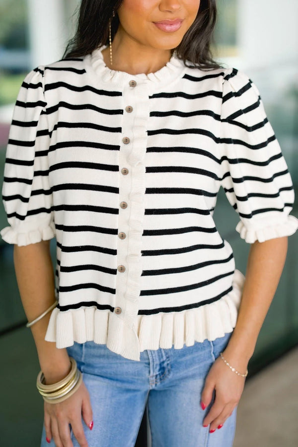 Cardigan femme rayé, en maille, à volants, boutonnée, manches courtes — beige