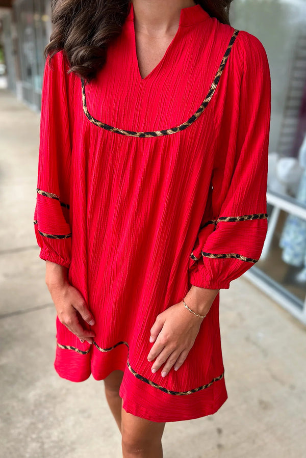 Robe courte femme léopard, manches longues, col V — rouge feu