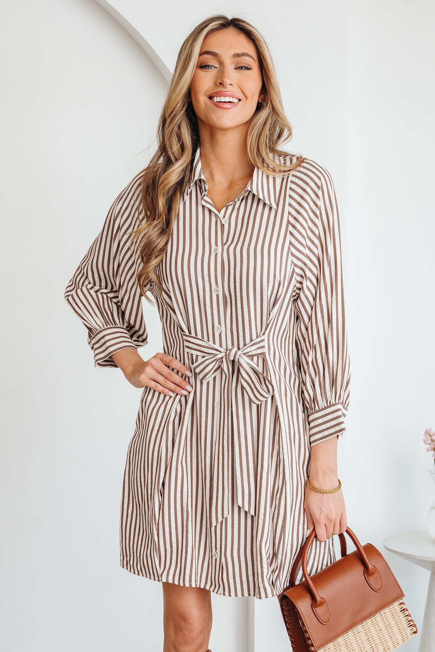 Robe femme rayé, boutonnée, manches bouffantes, mini — marron