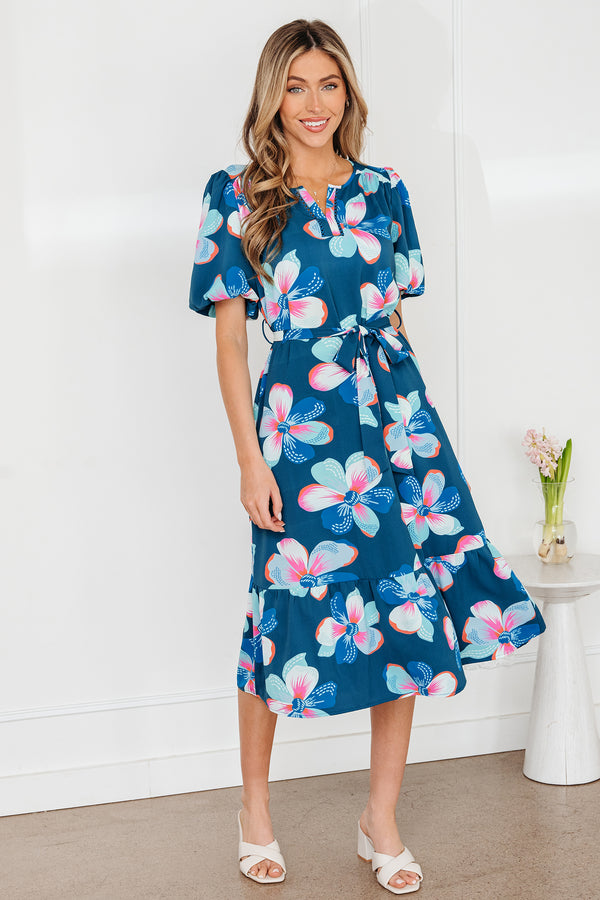 Robe femme floral, à volants, ceinturée, manches bouffantes — bleu