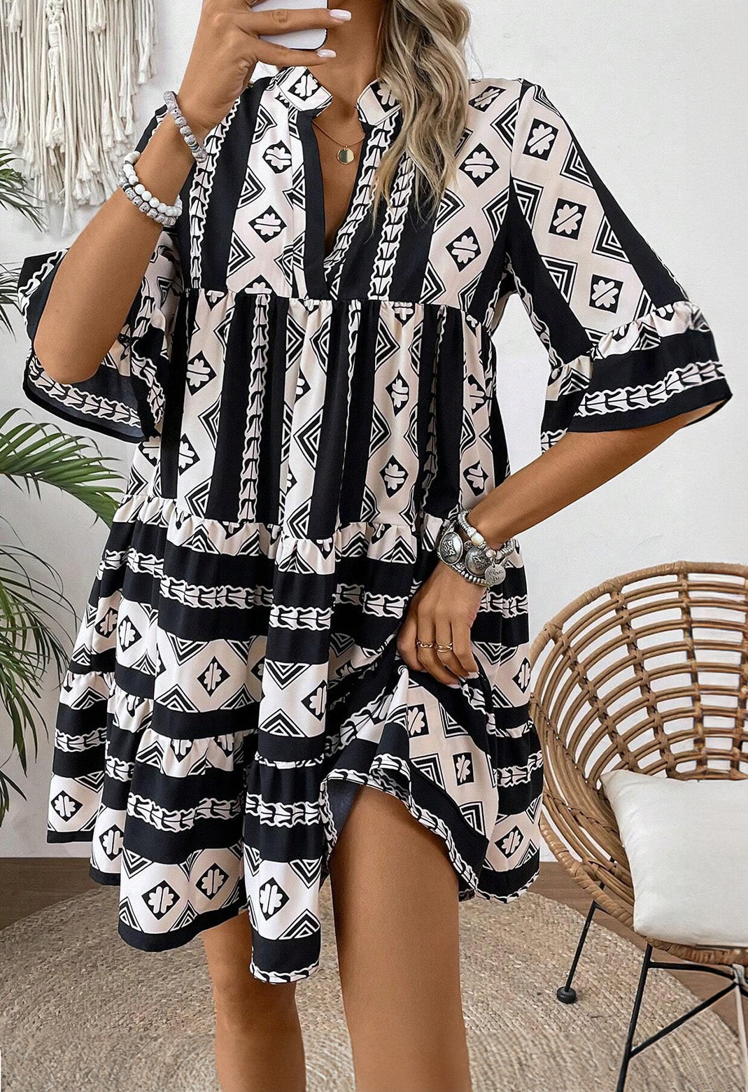 Robe femme à volants, col V — noir
