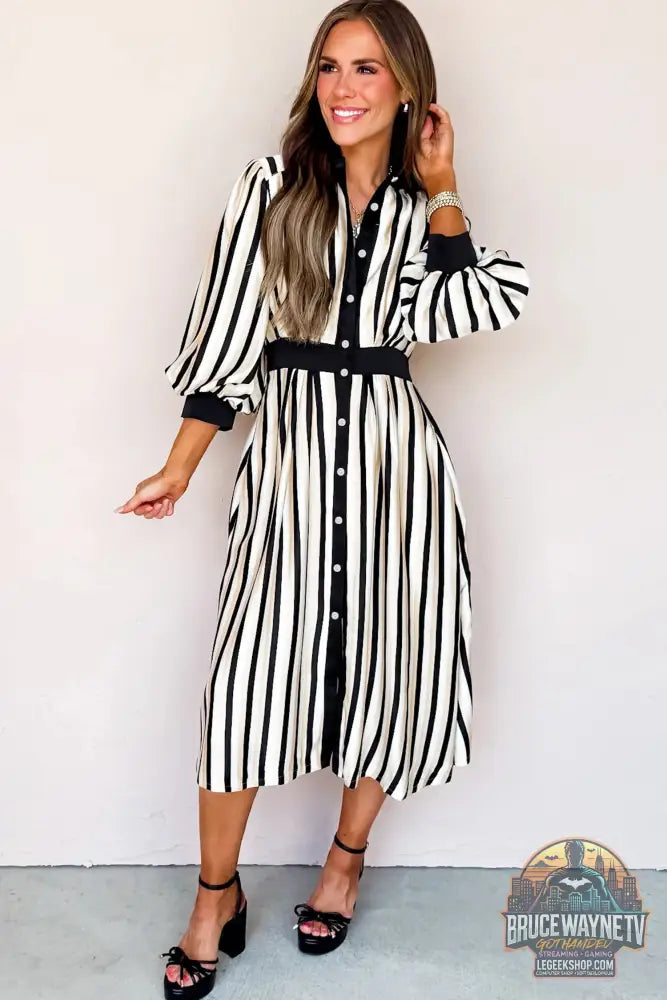 Robe mi-longue boutonnée noire à rayures et manches 3/4 bouffantes - Dresses/Midi Dresses